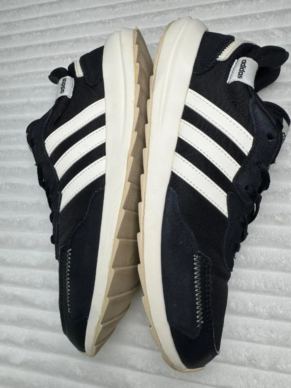 Adidas Women's Retro‎ Run Style Black with white Sneakers Size 9